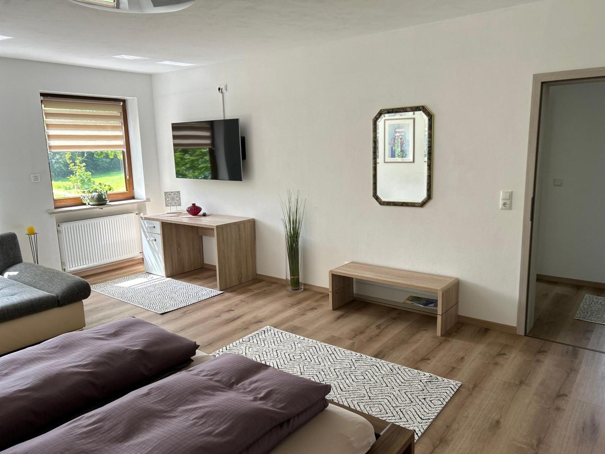 Ruhige Ferienwohnung Mit Terrasse Fuer 2 Personen Vohenstrauss Exterior foto