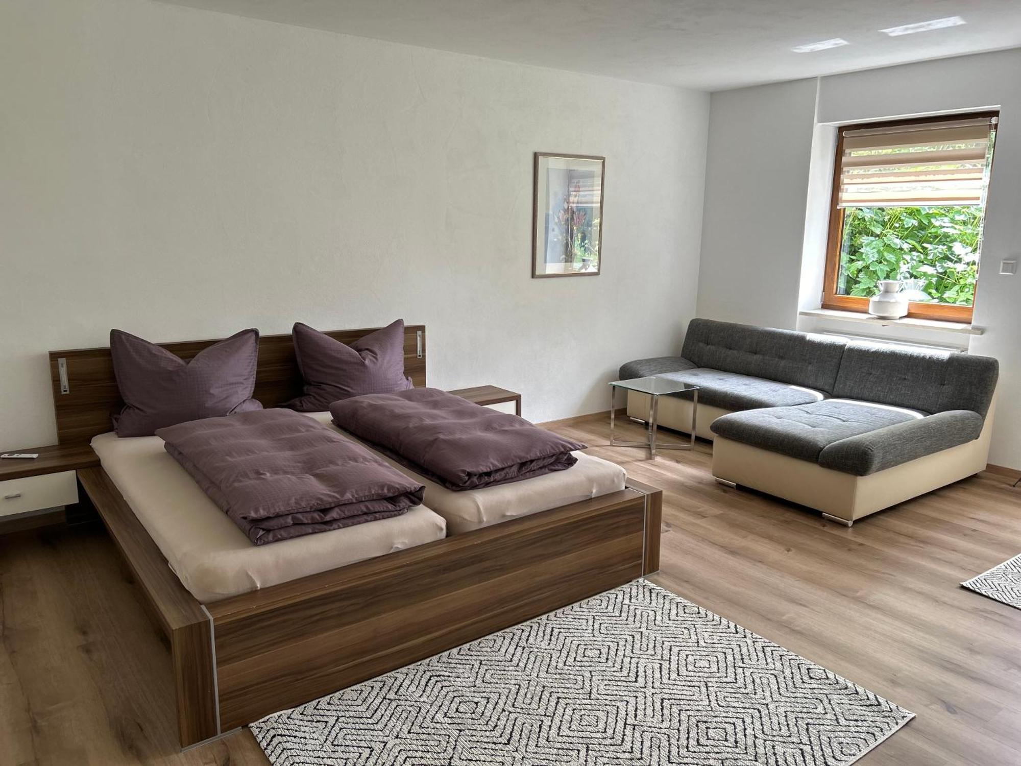 Ruhige Ferienwohnung Mit Terrasse Fuer 2 Personen Vohenstrauss Exterior foto