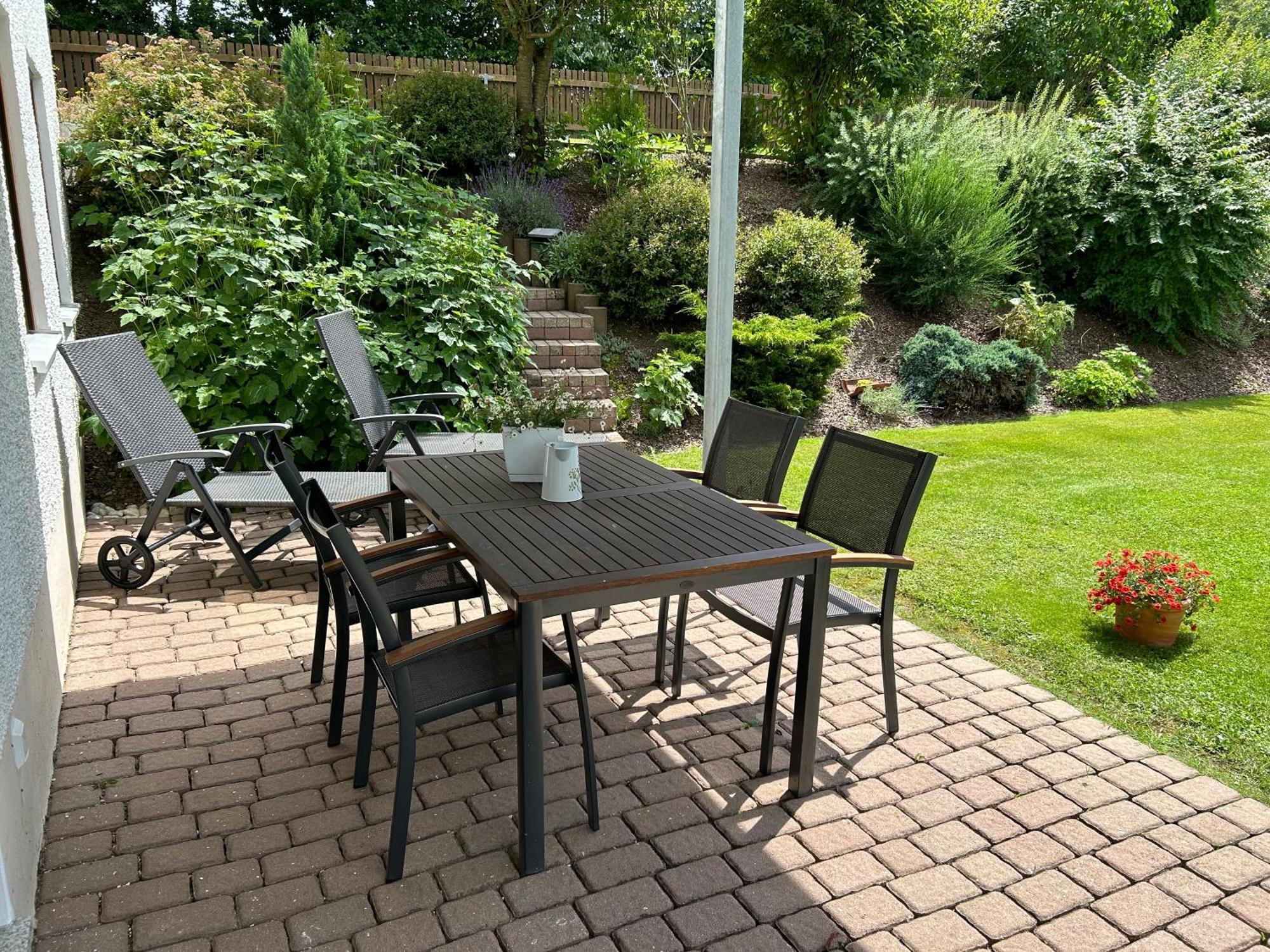Ruhige Ferienwohnung Mit Terrasse Fuer 2 Personen Vohenstrauss Exterior foto