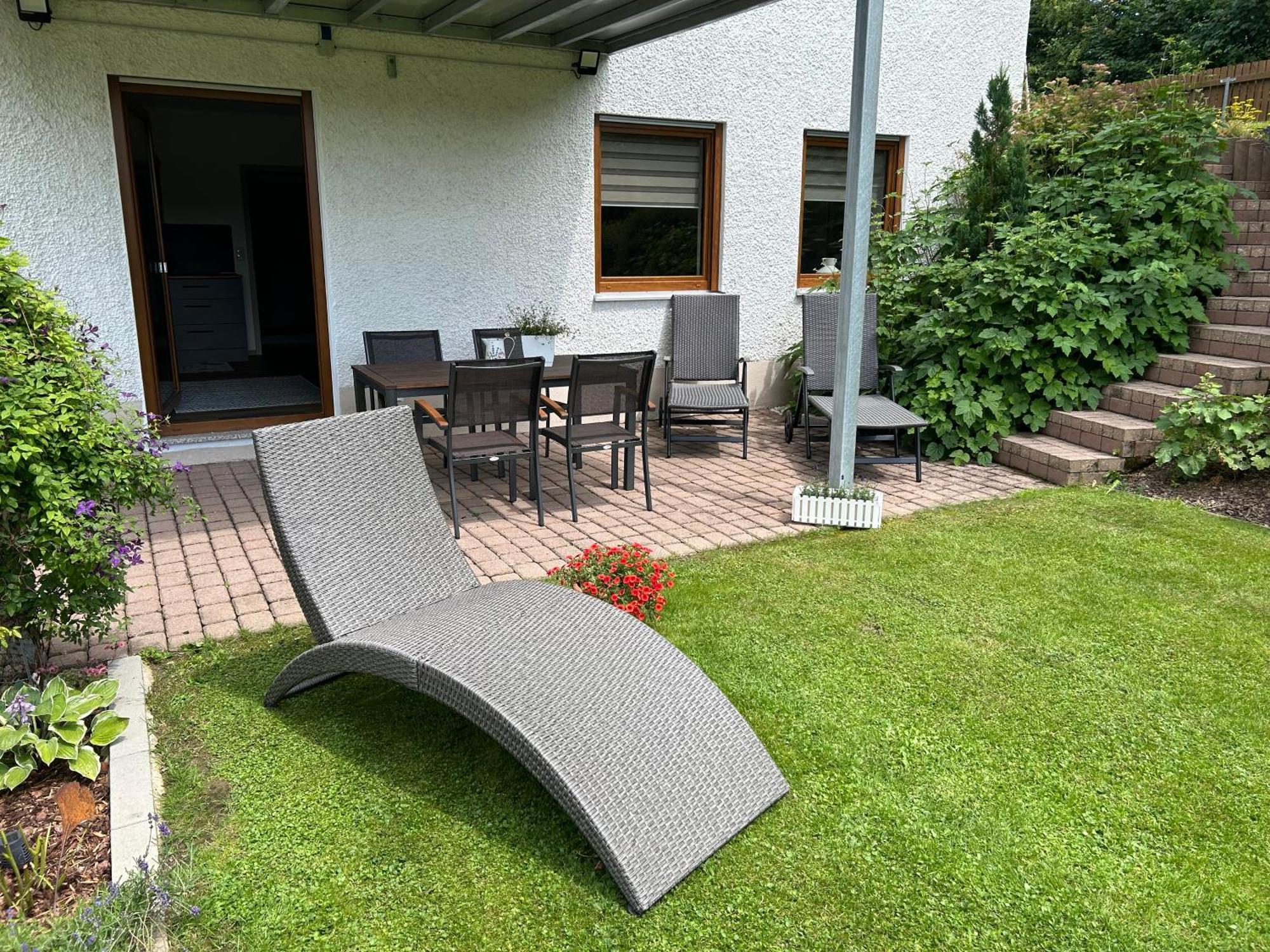 Ruhige Ferienwohnung Mit Terrasse Fuer 2 Personen Vohenstrauss Exterior foto