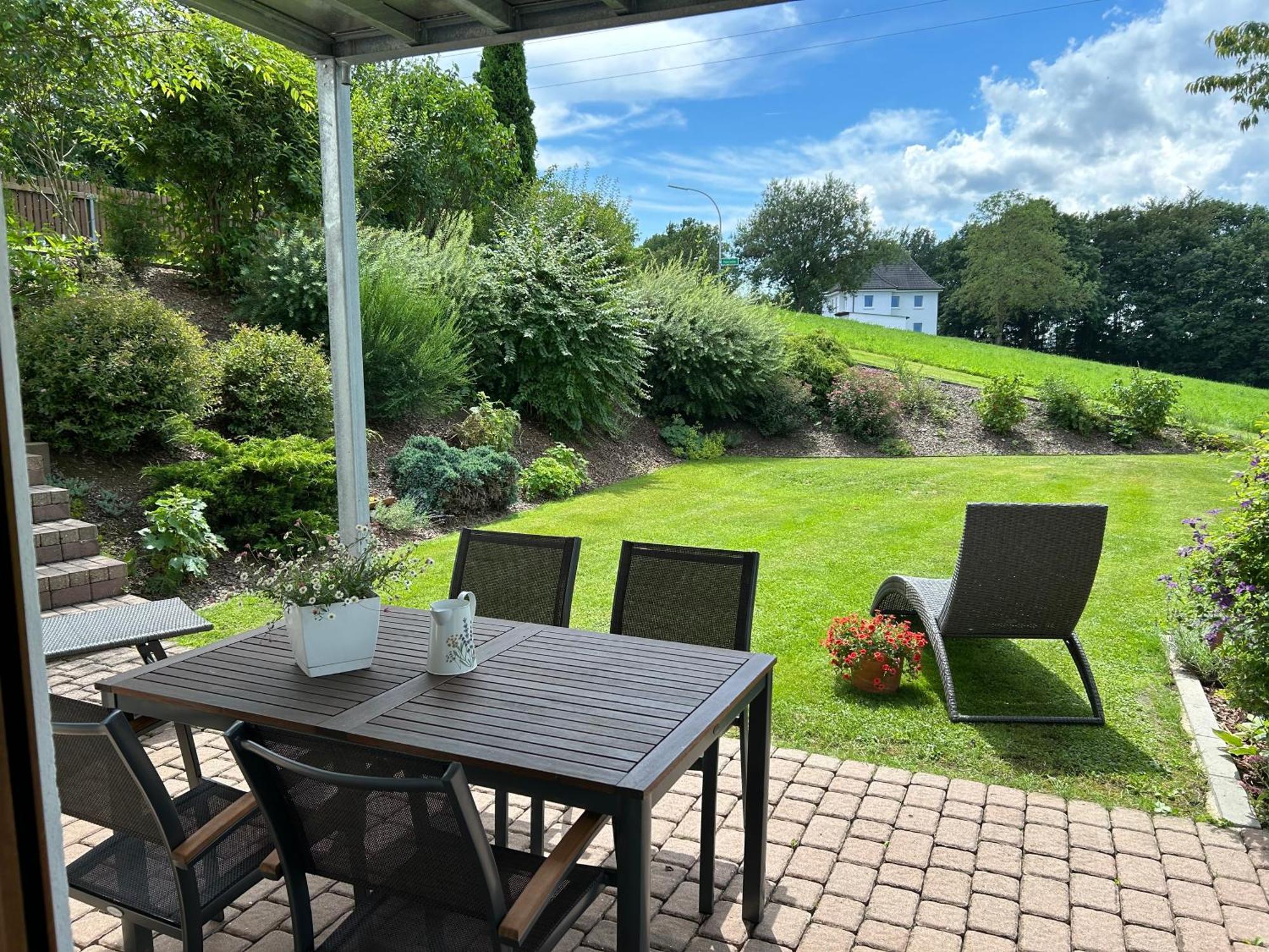 Ruhige Ferienwohnung Mit Terrasse Fuer 2 Personen Vohenstrauss Exterior foto