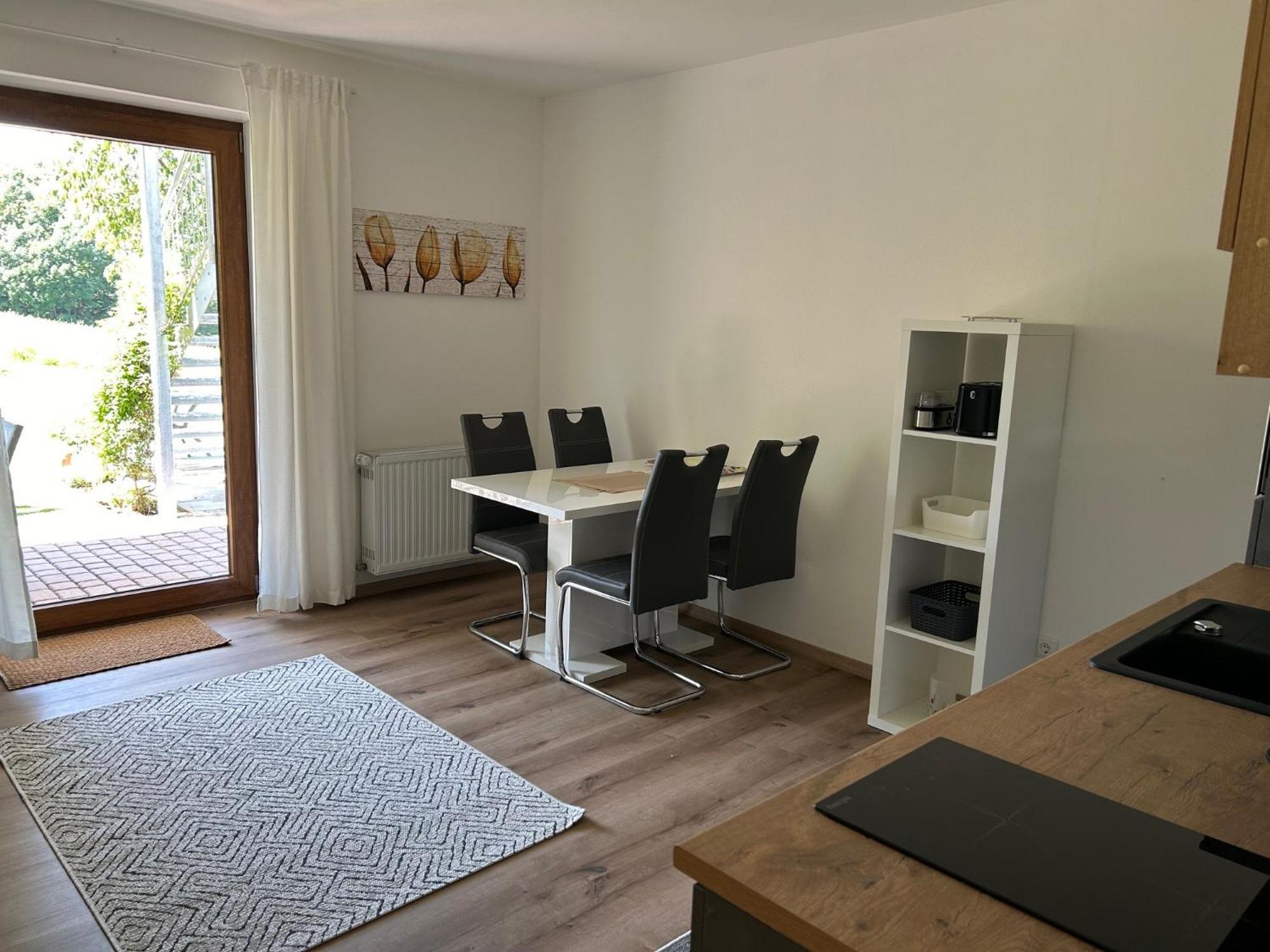 Ruhige Ferienwohnung Mit Terrasse Fuer 2 Personen Vohenstrauss Exterior foto